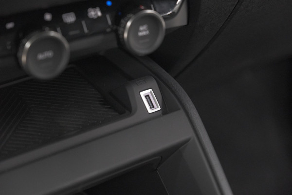 Citroën C4 Hybrid 136 e-DCS6 Plus | Camera | Apple Carplay | Navigatie | Parkeersensoren