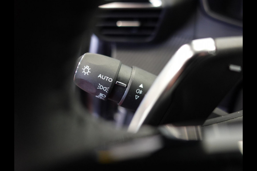 Peugeot 2008 1.2 PureTech 130pk Automaat Allure | Navigatie | Apple Carplay/Android | Auto 360 camera | Parkeersensoren | Blind Spot Assist | Adaptive Cruise Control | Stoelverwarming | Getinte ramen | Climate Control