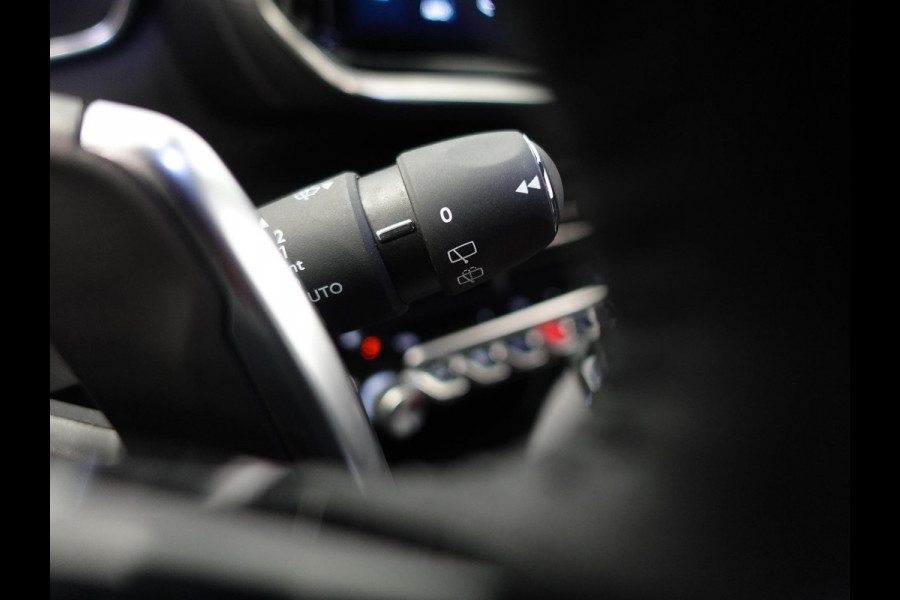 Peugeot 2008 1.2 PureTech 130pk Automaat Allure | Navigatie | Apple Carplay/Android | Auto 360 camera | Parkeersensoren | Blind Spot Assist | Adaptive Cruise Control | Stoelverwarming | Getinte ramen | Climate Control