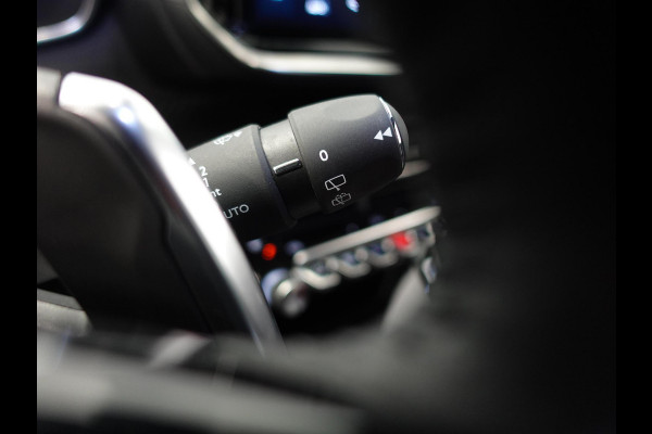 Peugeot 2008 1.2 PureTech 130pk Automaat Allure | Navigatie | Apple Carplay/Android | Auto 360 camera | Parkeersensoren | Blind Spot Assist | Adaptive Cruise Control | Stoelverwarming | Getinte ramen | Climate Control