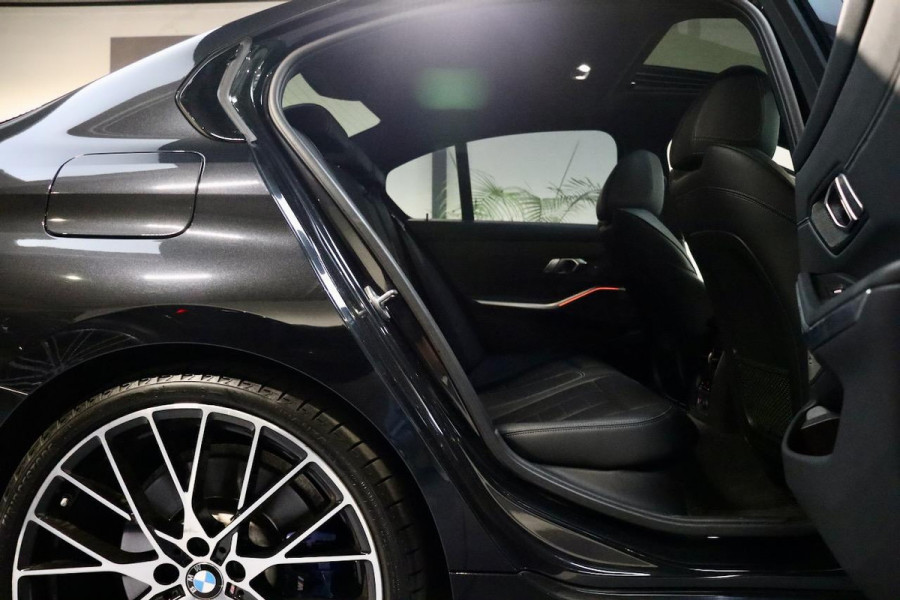 BMW 3-serie 330i High Executive Ed. M Sport|NL|OpenDk|ACC|HuD