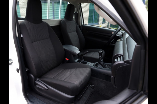 Toyota Hilux 2.4 D-4D 4WD Cool Comfort | Airco | Cruise | Trekhaak