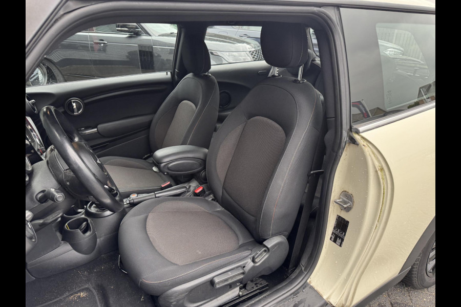 MINI Mini 1.5 Cooper Salt Business | Navigatie | Parkeersensoren | Lichtmetalen Velgen | Cruise Control |