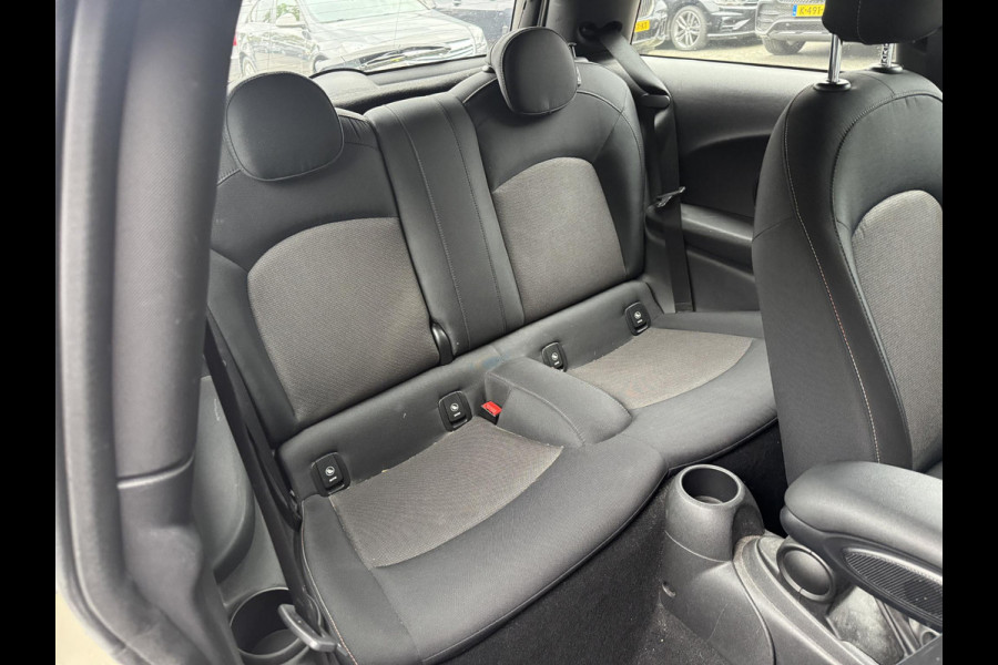 MINI Mini 1.5 Cooper Salt Business | Navigatie | Parkeersensoren | Lichtmetalen Velgen | Cruise Control |