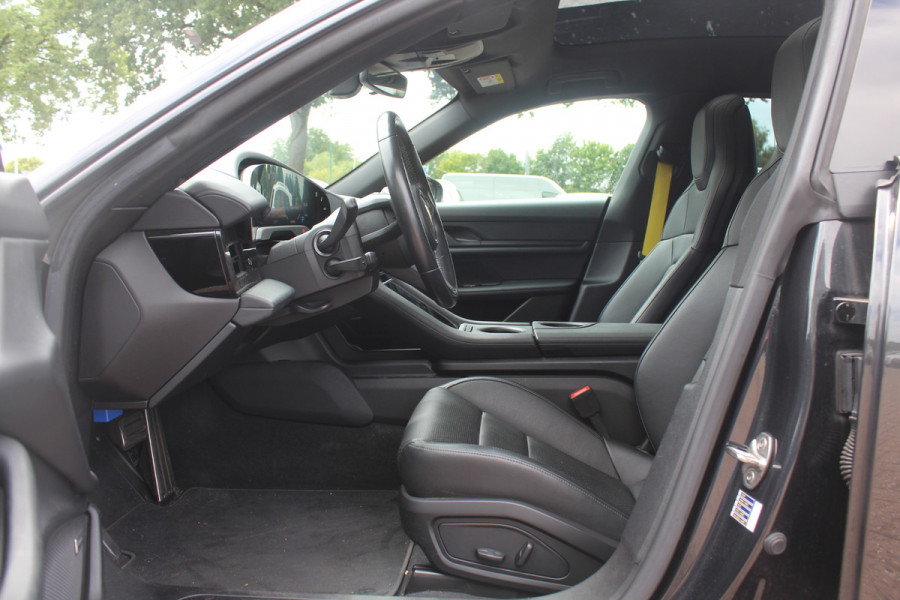 Porsche Taycan Cross Turismo 4 93 kWh / SoH 93.8% / Panoramadak / 360Camera / Head-up / Passenger Display / 20'' / Bose / Sportchrono / Leder / Luchtvering / Stuurverwarming / Dodehoek / ACC / Stoelverwarming 4x / Warmtepomp Porsche Taycan Cross Turismo 4 93 kWh / SoH 93.8% / Panoramadak / 360Camera / Head-up / Passenger Display / 20'' / Bose / Sportchrono / Leder / Luchtvering / Stuurverwarming / Dodehoek / ACC / Stoelverwarming 4x / Warmtepomp