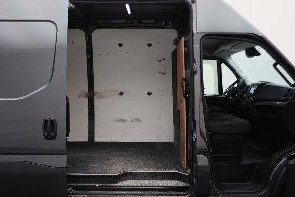 Iveco Daily 35S18V 3.0 Automaat L2H2 Luchtvering, ACC, Camera, Climate, Appel Carplay, LED, DAB, Trekhaak