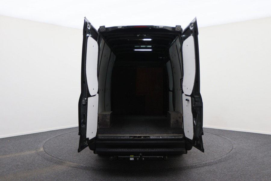 Iveco Daily 35S18V 3.0 Automaat L2H2 Luchtvering, ACC, Camera, Climate, Appel Carplay, LED, DAB, Trekhaak