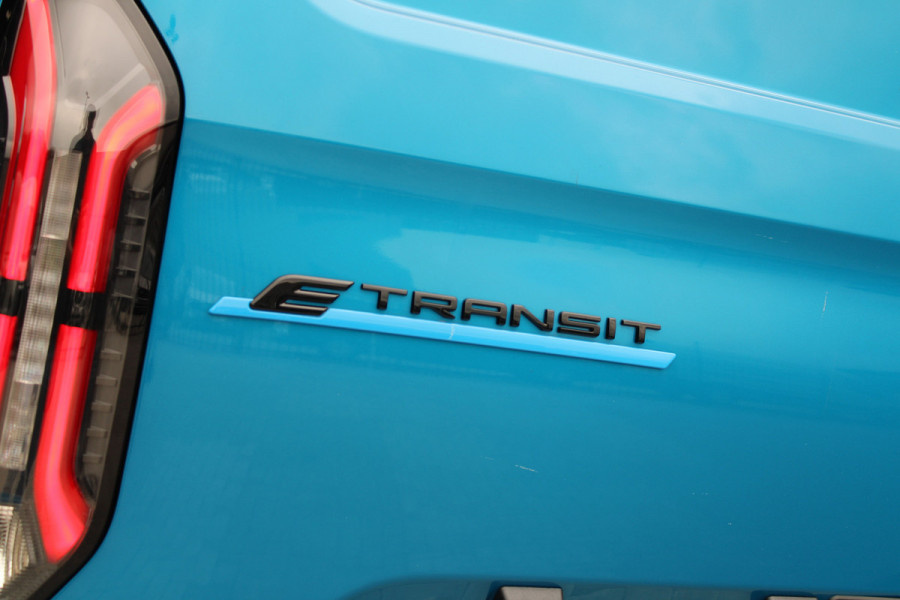 Ford E-Transit Cust. 320 L2H1 Trend 65 kWh 218pk - 2x Schuifdeur - 360 Camera - Pro Power - Keyless - ACC - Stoelverwarming - Rijklaar
