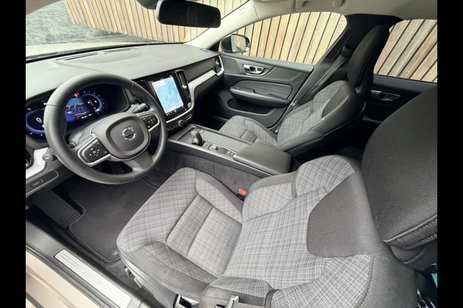 Volvo V60 2.0 B3 Essential Automaat | Google Maps Navigatiesysteem | Apple CarPlay | LED verlichting | Stoel & stuurwielverwarming | Cruis