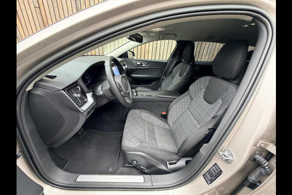 Volvo V60 2.0 B3 Essential Automaat | Google Maps Navigatiesysteem | Apple CarPlay | LED verlichting | Stoel & stuurwielverwarming | Cruis