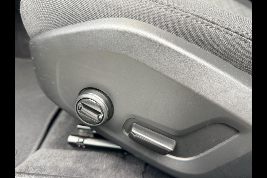 Volvo V60 2.0 B3 Essential Automaat | Google Maps Navigatiesysteem | Apple CarPlay | LED verlichting | Stoel & stuurwielverwarming | Cruis