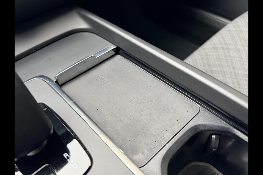 Volvo V60 2.0 B3 Essential Automaat | Google Maps Navigatiesysteem | Apple CarPlay | LED verlichting | Stoel & stuurwielverwarming | Cruis