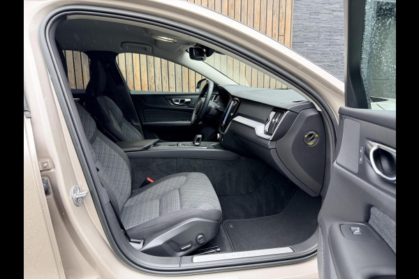 Volvo V60 2.0 B3 Essential Automaat | Google Maps Navigatiesysteem | Apple CarPlay | LED verlichting | Stoel & stuurwielverwarming | Cruis