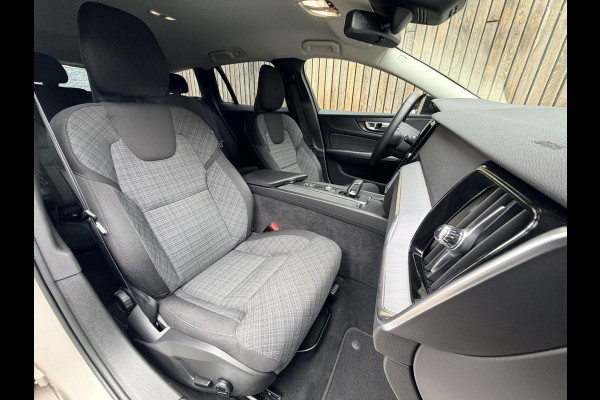 Volvo V60 2.0 B3 Essential Automaat | Google Maps Navigatiesysteem | Apple CarPlay | LED verlichting | Stoel & stuurwielverwarming | Cruis