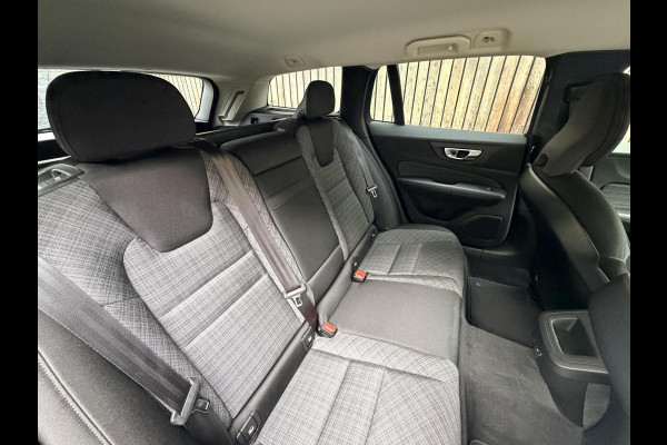 Volvo V60 2.0 B3 Essential Automaat | Google Maps Navigatiesysteem | Apple CarPlay | LED verlichting | Stoel & stuurwielverwarming | Cruis