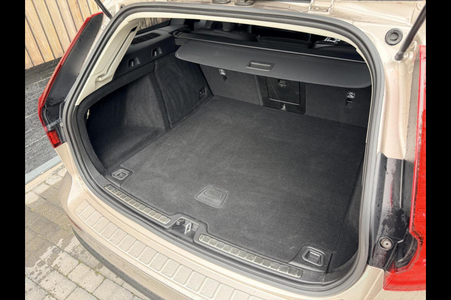 Volvo V60 2.0 B3 Essential Automaat | Google Maps Navigatiesysteem | Apple CarPlay | LED verlichting | Stoel & stuurwielverwarming | Cruis