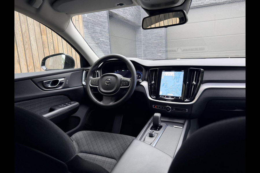 Volvo V60 2.0 B3 Essential Automaat | Google Maps Navigatiesysteem | Apple CarPlay | LED verlichting | Stoel & stuurwielverwarming | Cruis