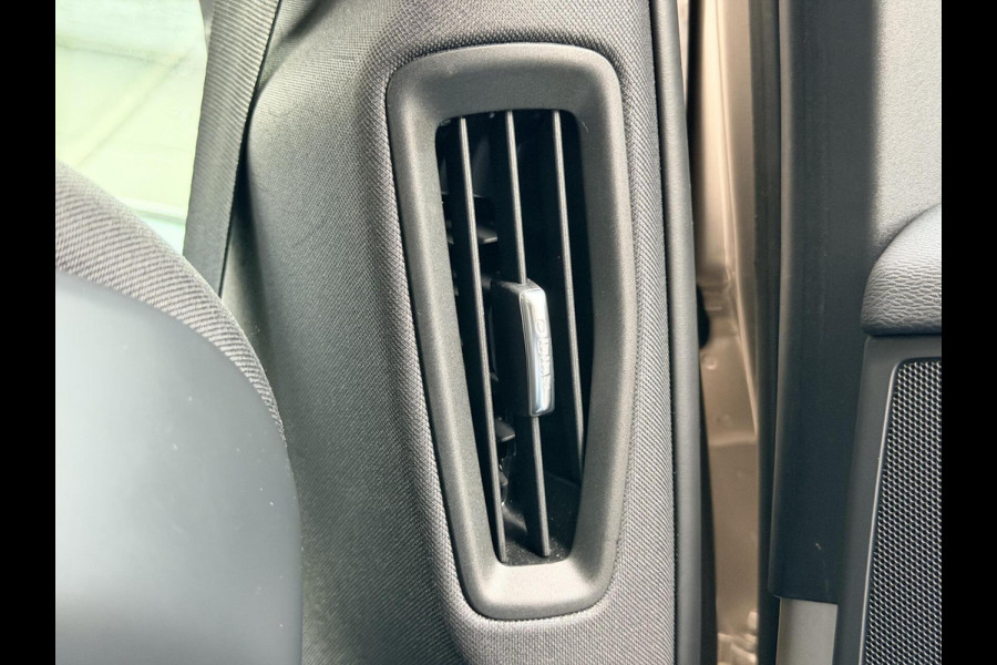 Volvo V60 2.0 B3 Essential Automaat | Google Maps Navigatiesysteem | Apple CarPlay | LED verlichting | Stoel & stuurwielverwarming | Cruis