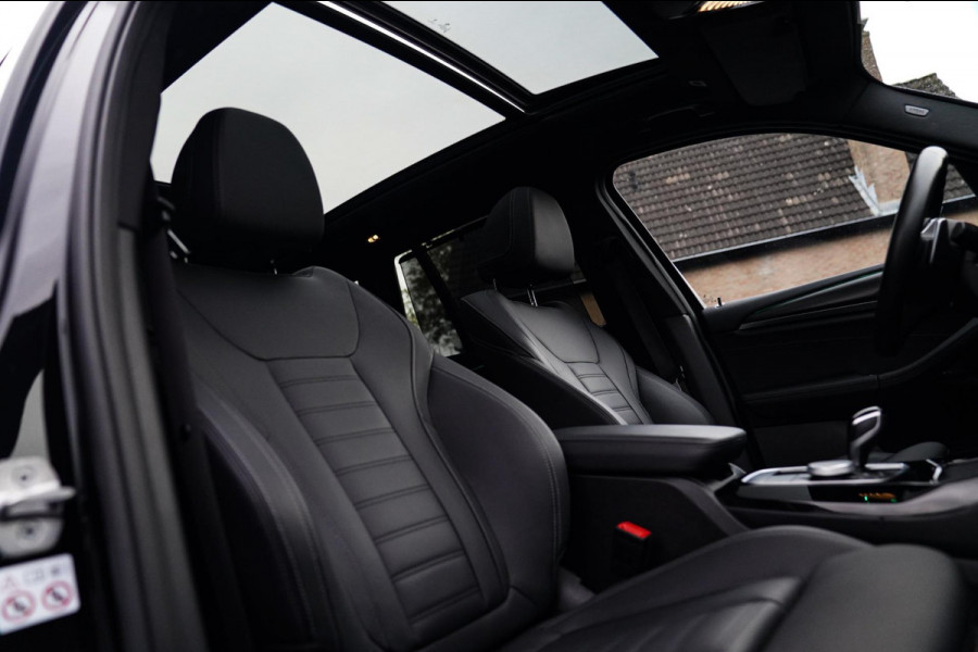 BMW X3 XDrive20i High Executive | Panorama | Shadowline | Camera | M-pakket | Luxe Leder - Memory | Apple Carplay | Cruise Control