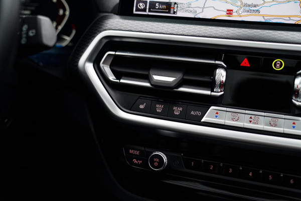 BMW X3 XDrive20i High Executive | Panorama | Shadowline | Camera | M-pakket | Luxe Leder - Memory | Apple Carplay | Cruise Control