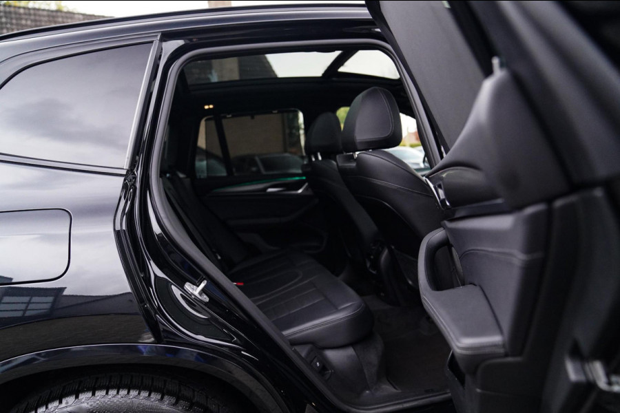 BMW X3 XDrive20i High Executive | Panorama | Shadowline | Camera | M-pakket | Luxe Leder - Memory | Apple Carplay | Cruise Control