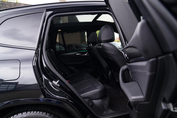 BMW X3 XDrive20i High Executive | Panorama | Shadowline | Camera | M-pakket | Luxe Leder - Memory | Apple Carplay | Cruise Control