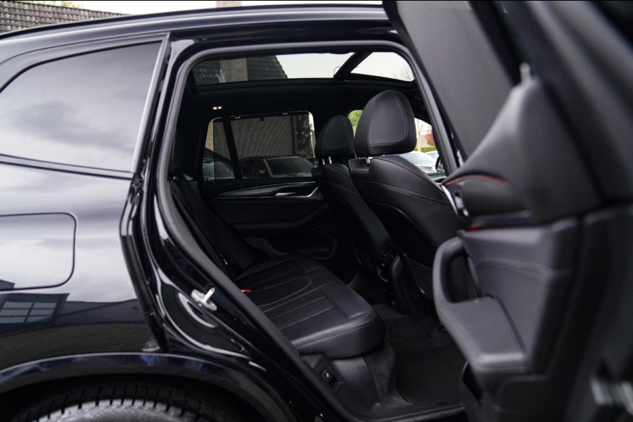 BMW X3 XDrive20i High Executive | Panorama | Shadowline | Camera | M-pakket | Luxe Leder - Memory | Apple Carplay | Cruise Control