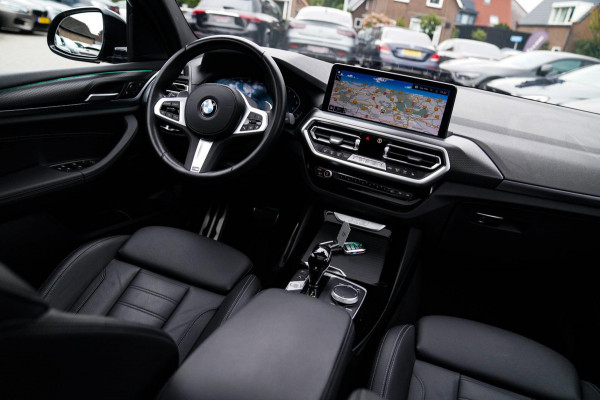 BMW X3 XDrive20i High Executive | Panorama | Shadowline | Camera | M-pakket | Luxe Leder - Memory | Apple Carplay | Cruise Control