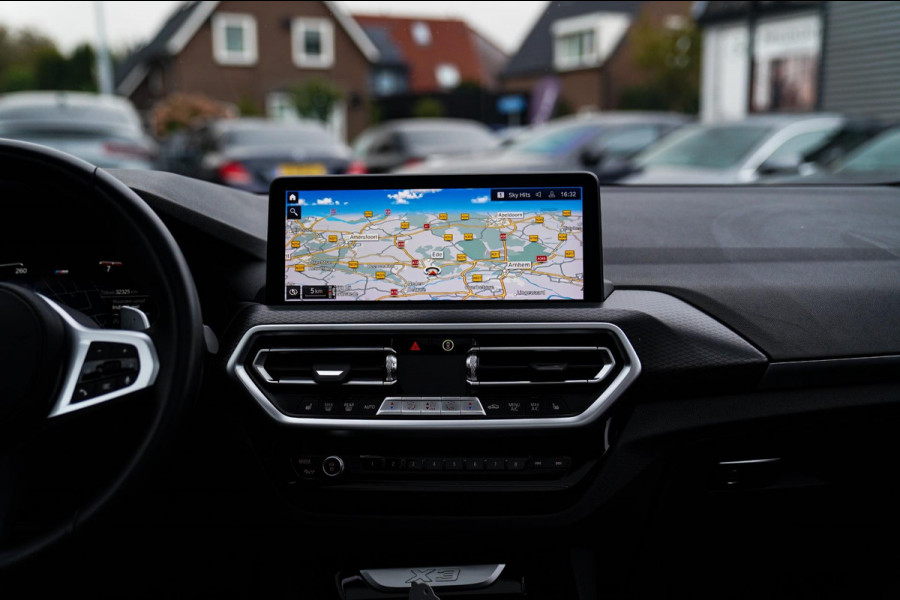 BMW X3 XDrive20i High Executive | Panorama | Shadowline | Camera | M-pakket | Luxe Leder - Memory | Apple Carplay | Cruise Control
