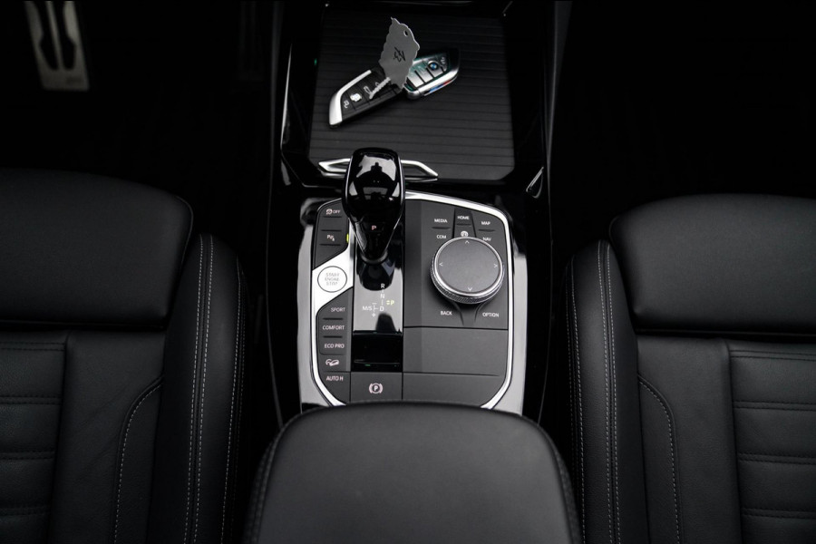 BMW X3 XDrive20i High Executive | Panorama | Shadowline | Camera | M-pakket | Luxe Leder - Memory | Apple Carplay | Cruise Control
