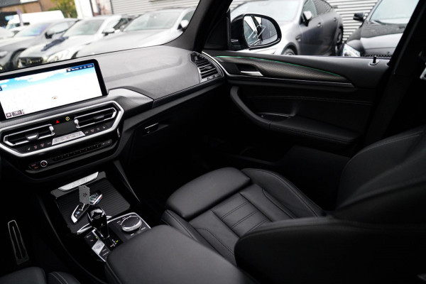 BMW X3 XDrive20i High Executive | Panorama | Shadowline | Camera | M-pakket | Luxe Leder - Memory | Apple Carplay | Cruise Control