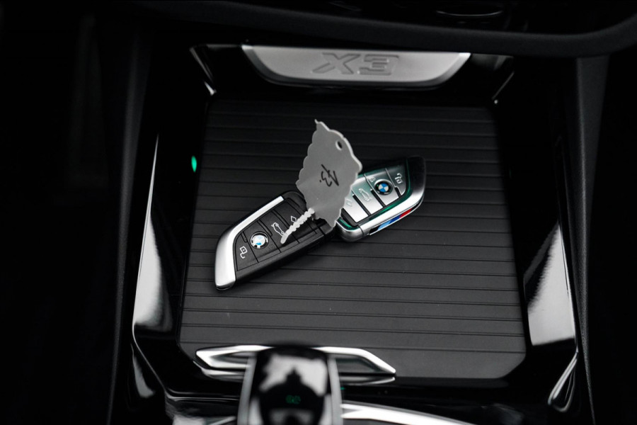 BMW X3 XDrive20i High Executive | Panorama | Shadowline | Camera | M-pakket | Luxe Leder - Memory | Apple Carplay | Cruise Control