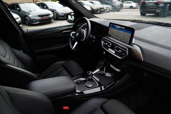 BMW X3 XDrive20i High Executive | Panorama | Shadowline | Camera | M-pakket | Luxe Leder - Memory | Apple Carplay | Cruise Control