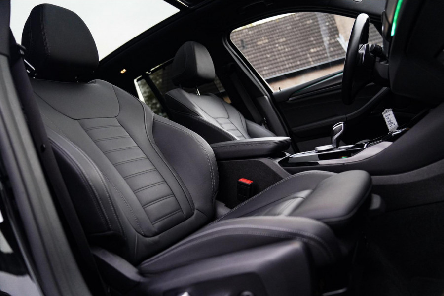 BMW X3 XDrive20i High Executive | Panorama | Shadowline | Camera | M-pakket | Luxe Leder - Memory | Apple Carplay | Cruise Control