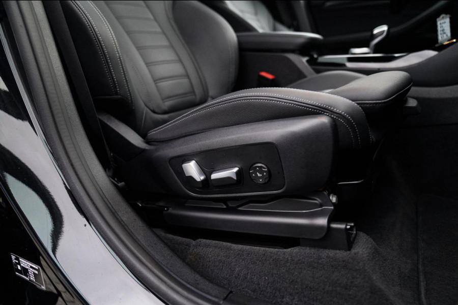 BMW X3 XDrive20i High Executive | Panorama | Shadowline | Camera | M-pakket | Luxe Leder - Memory | Apple Carplay | Cruise Control