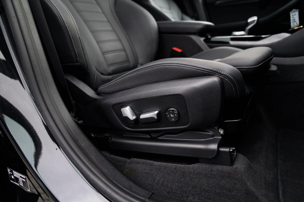 BMW X3 XDrive20i High Executive | Panorama | Shadowline | Camera | M-pakket | Luxe Leder - Memory | Apple Carplay | Cruise Control