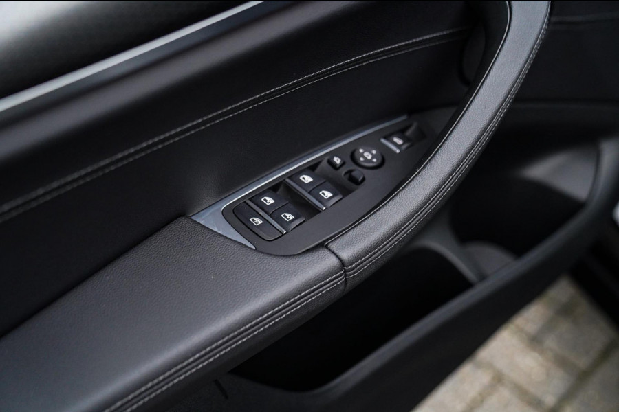 BMW X3 XDrive20i High Executive | Panorama | Shadowline | Camera | M-pakket | Luxe Leder - Memory | Apple Carplay | Cruise Control