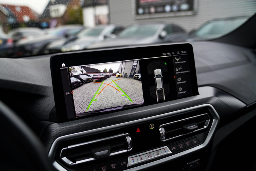 BMW X3 XDrive20i High Executive | Panorama | Shadowline | Camera | M-pakket | Luxe Leder - Memory | Apple Carplay | Cruise Control