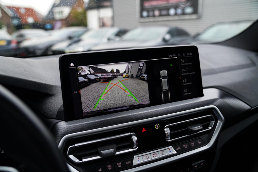 BMW X3 XDrive20i High Executive | Panorama | Shadowline | Camera | M-pakket | Luxe Leder - Memory | Apple Carplay | Cruise Control