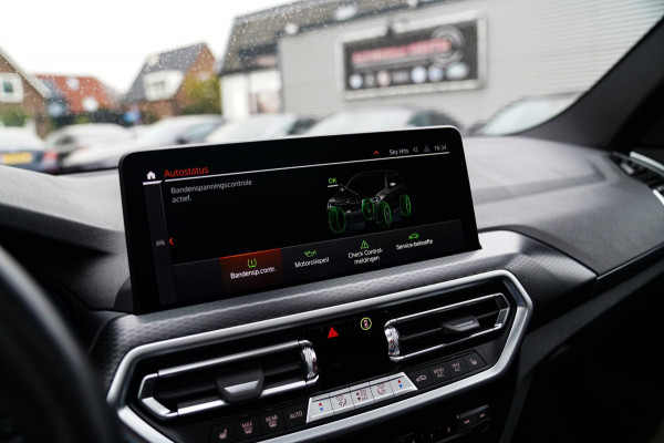 BMW X3 XDrive20i High Executive | Panorama | Shadowline | Camera | M-pakket | Luxe Leder - Memory | Apple Carplay | Cruise Control