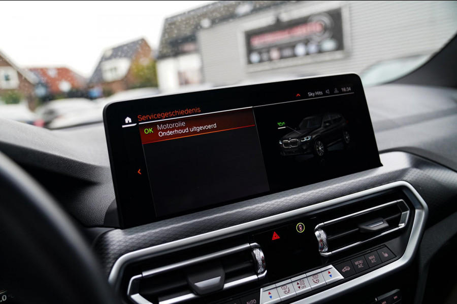 BMW X3 XDrive20i High Executive | Panorama | Shadowline | Camera | M-pakket | Luxe Leder - Memory | Apple Carplay | Cruise Control