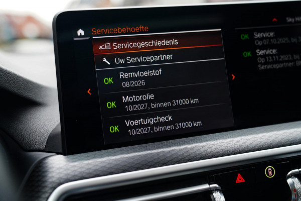 BMW X3 XDrive20i High Executive | Panorama | Shadowline | Camera | M-pakket | Luxe Leder - Memory | Apple Carplay | Cruise Control