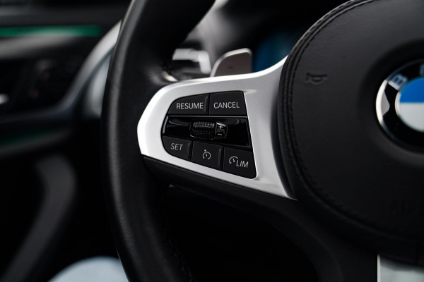 BMW X3 XDrive20i High Executive | Panorama | Shadowline | Camera | M-pakket | Luxe Leder - Memory | Apple Carplay | Cruise Control