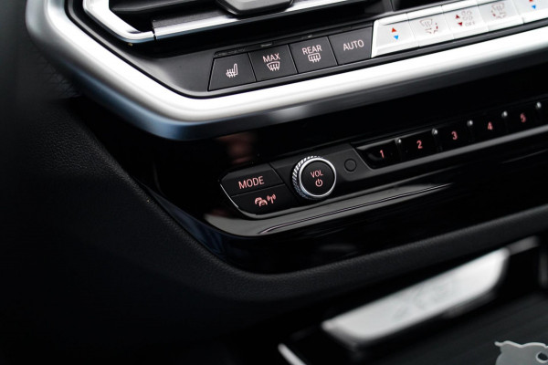 BMW X3 XDrive20i High Executive | Panorama | Shadowline | Camera | M-pakket | Luxe Leder - Memory | Apple Carplay | Cruise Control