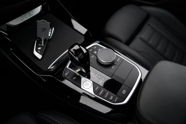 BMW X3 XDrive20i High Executive | Panorama | Shadowline | Camera | M-pakket | Luxe Leder - Memory | Apple Carplay | Cruise Control