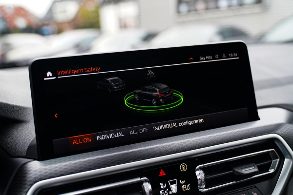 BMW X3 XDrive20i High Executive | Panorama | Shadowline | Camera | M-pakket | Luxe Leder - Memory | Apple Carplay | Cruise Control
