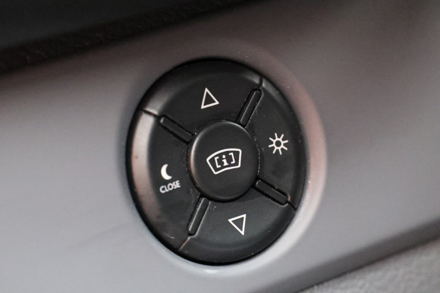 Peugeot Expert 2.0 BlueHDI 180 DC XL L3H1 | Sport Edition | L+R Schuifdeur | CarPlay | Camera | Dodehoek detector | Navigatie | Bi-Xenon | Trekhaak | Climate control | PDC | Alarm klasse 3 | Nieuwe APK | NAP Logisch
