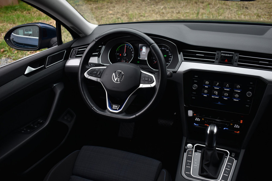 Volkswagen Passat Variant GTE 218PK DSG HYBRID BUSINESS IQ-LIGHT/CAMERA/TREKHAAK Volkswagen Passat Variant GTE 218PK DSG HYBRID BUSINESS IQ-LIGHT/CAMERA/TREKHAAK