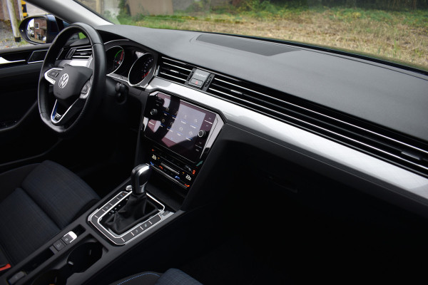 Volkswagen Passat Variant GTE 218PK DSG HYBRID BUSINESS IQ-LIGHT/CAMERA/TREKHAAK Volkswagen Passat Variant GTE 218PK DSG HYBRID BUSINESS IQ-LIGHT/CAMERA/TREKHAAK