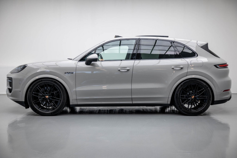 Porsche Cayenne 3.0 E-Hybrid |Pano|Krijt|SportChrono|Fabrieksgarantie t/m 2029| Porsche Cayenne 3.0 E-Hybrid |Pano|Krijt|SportChrono|Fabrieksgarantie t/m 2029|